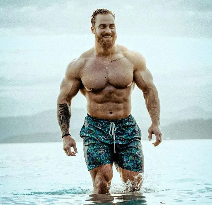 Ist Chris Bumstead natürlich oder nimmt er Steroide?